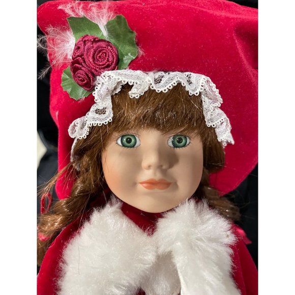 Two Porcelain Winter Dolls blonde in Green and brunette in Red 16” EUC - Picture 4 of 16